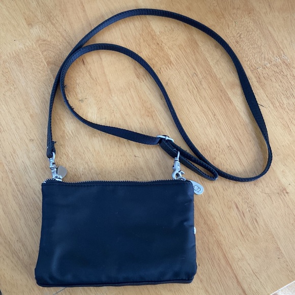Baggallini Handbags - Baggallini Crossbody Travel Bag